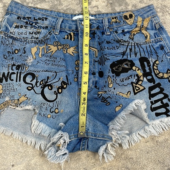 Zara Graffiti High Rise Cut Off Denim Jean Shorts Sz 10 - Picture 10 of 12